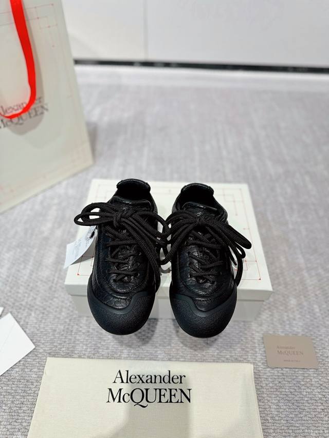 New Men's Shoes Gucci latest shoes shipped. Original quality fashion trend using
