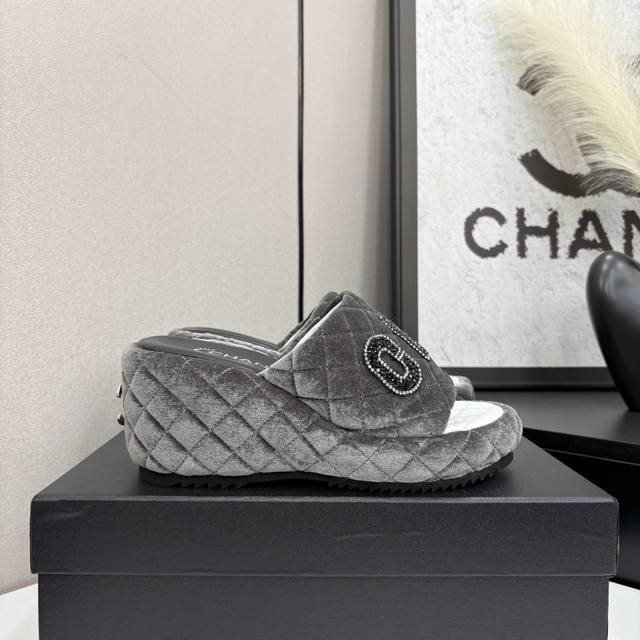 Purchasing quality Jimmy Choo counter hit classic model! The latest upgraded cla