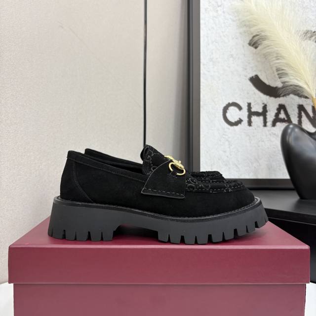 Ootd Roger Vivier Chips light luxury flat shoes, the look of a tycoon daughter C