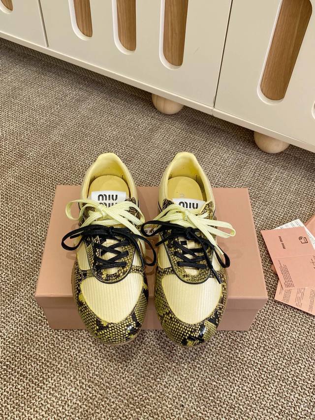 factory price Prada 25Wf spring and summer new products triangle buckle pointed
