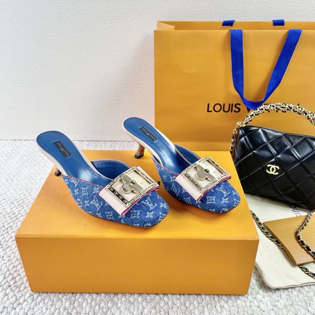 Valentin* new jewel Mary Jane single shoes are sweet and age-reducing, making pe