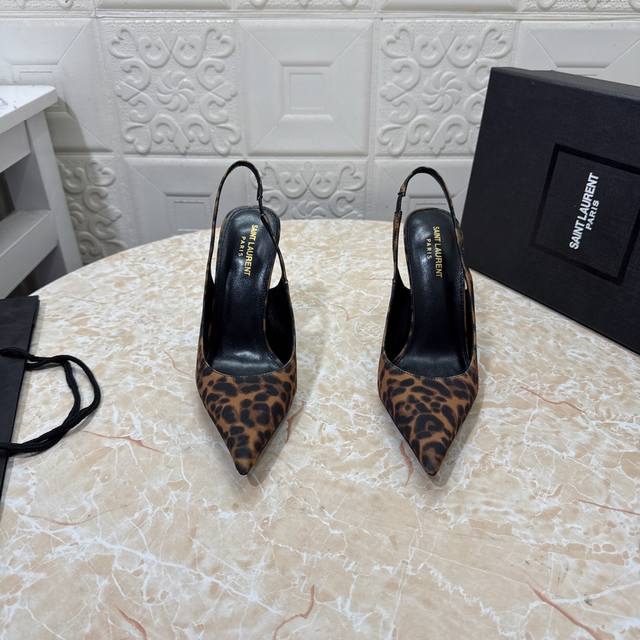 Price: Dior 2025 Spring and Summer Catwalk New Bling...Bling...Crystal Shoes Cap