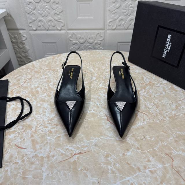 Price: New Icon series rattan pattern jacquard embroidery elegant women's shoes