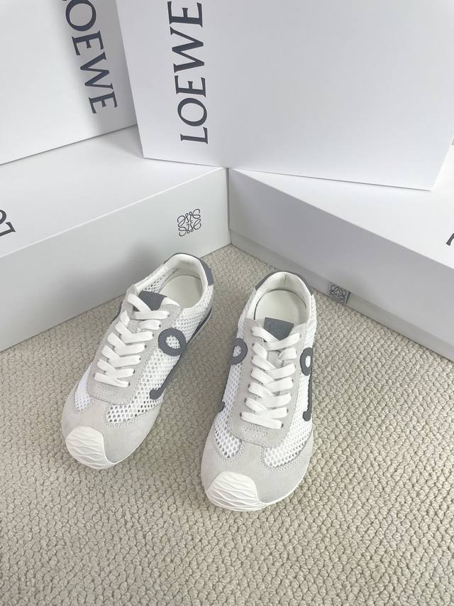 Price: Chanel 2025 top-level casual sports shoes This classic design; the upper