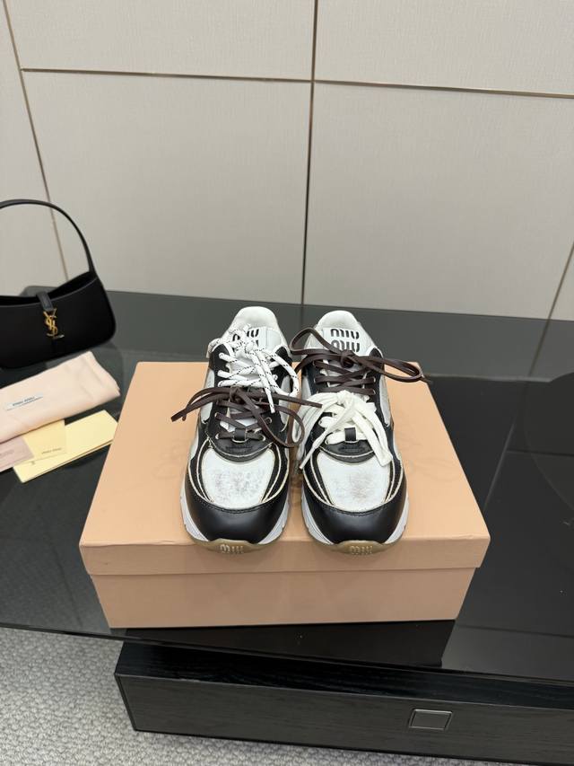 Price: Gucc! Gucci's latest flat flip-flops are now on sale. 1:1 replica of the