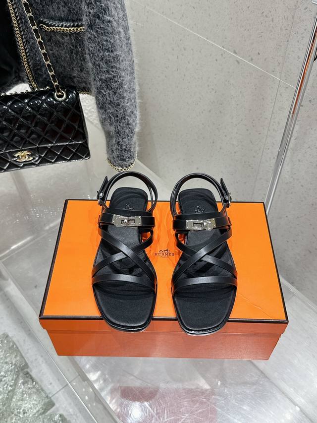 Ex-factory Roger Viv*Er 2025 early spring new hollow sandals with new color upgr