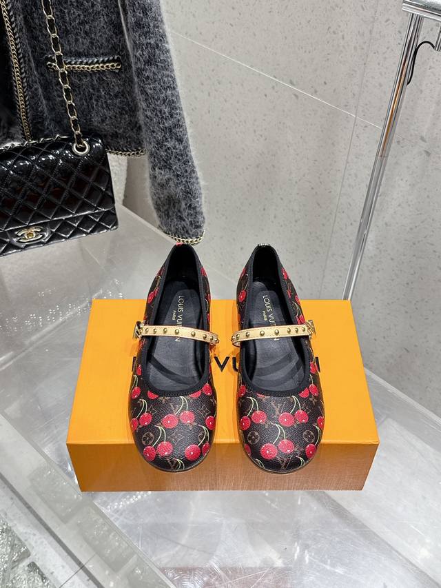 leather sole. Size 35-40 mirror cowhide pleats, sheepskin lining! Dries Van Note