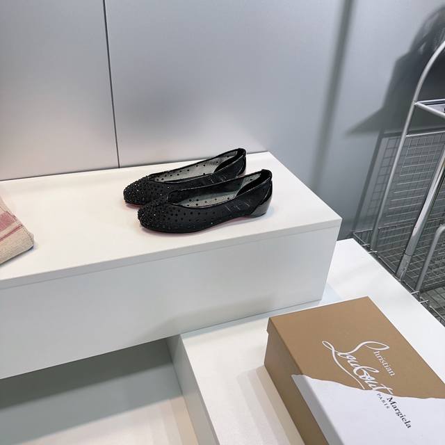 Louis Vuitton spring and summer new slippers are on sale, 1:1 high-end customiza