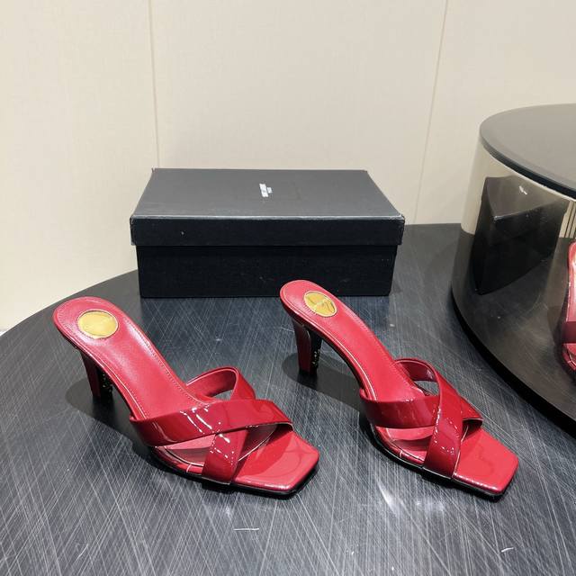 Chanel~~Chanel Chanel style 2025 new low-heeled splicing women's shoes pointed c