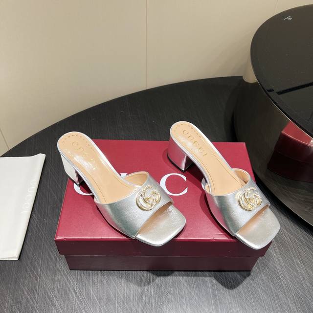 25Ss New Chanel Camellia Thick-soled Wedge Heel Flip Flops C's classic camellia