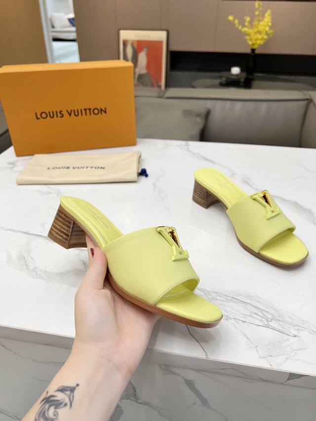 Tom Ford American retro luxury model Size: 39-45 Tom Ford is a European and Amer