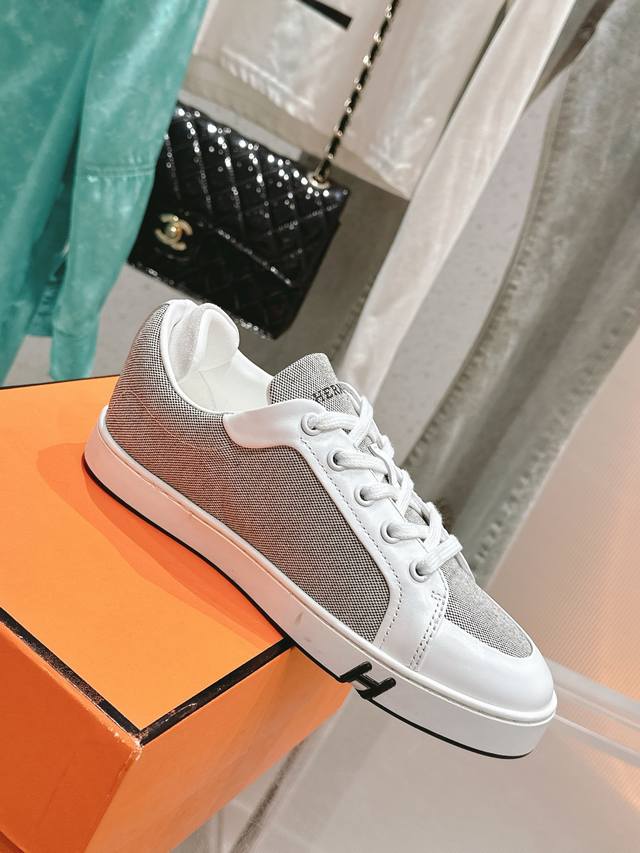 Lv new denim kitten heel slippers are a must-have for goddesses in summer 2025.