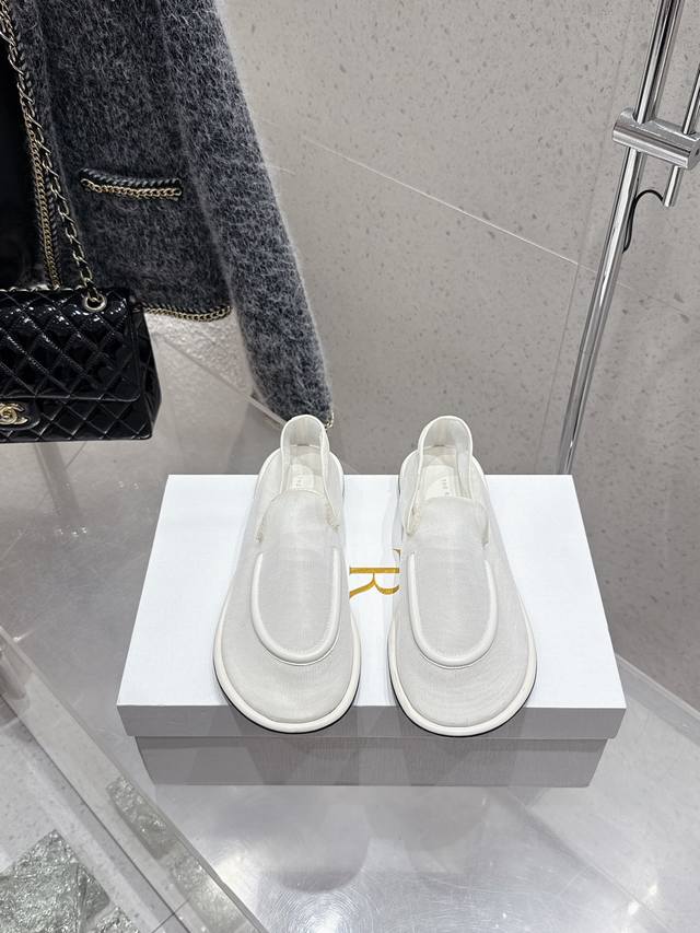 Couple's top version Valentino 24 Upvillage couple's casual sports shoes Profess
