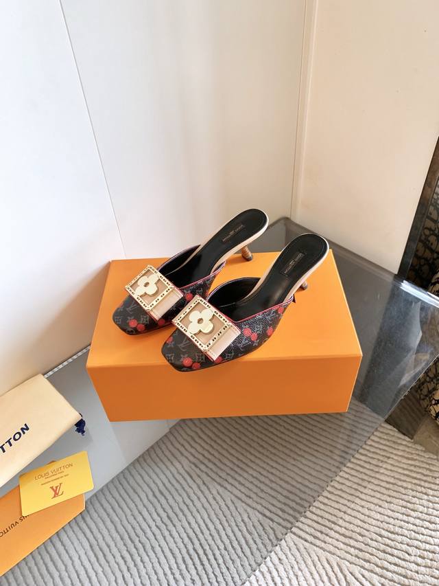 Valentino new mid-top sneakers! Handsome Tan Jianci, Zhang Yixing and Li Ronghao