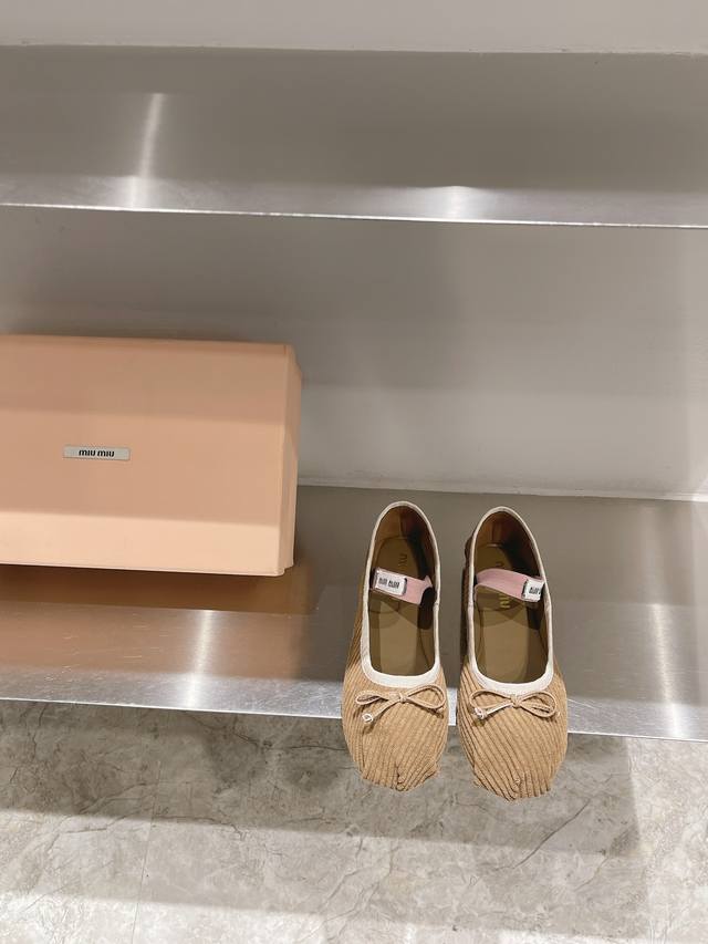 Valentino counter synchronized new colors Synchronized with the counter, dominee