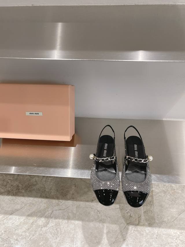 Factory price P Valentino The latest thick-soled women's shoes in autumn, unique