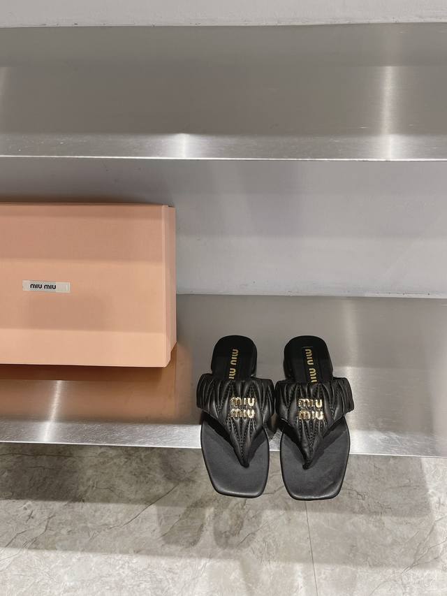 Exclusive thick sole and thick shoelaces, the most high-end Valentino thick sole