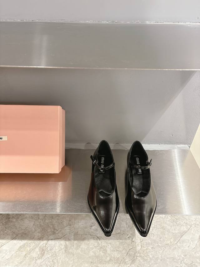 New Maya series square-toed buckled flat-strap sandals from LU Brand. This Maya