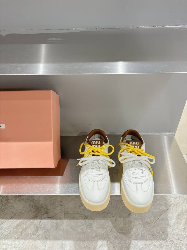 The latest slippers from the counter. A versatile tool for all seasons! Super du