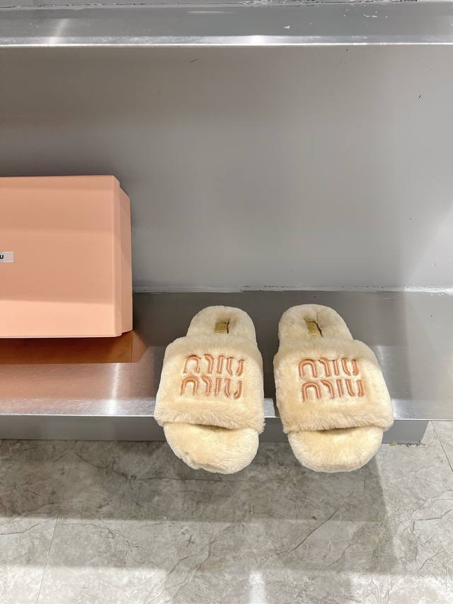 The latest Miumiu Tyre series of casual sports shoes, Dexterity shoes, biscuit s