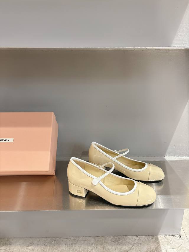 Celine 25Ss spring and summer new slippers Arc de Triomphe British style flat-b