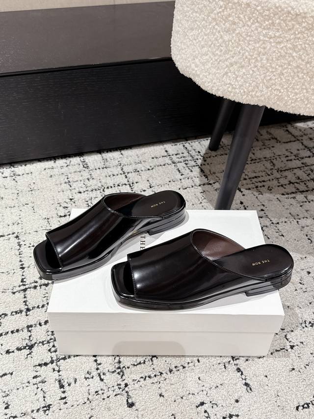 Celine Paris slippers! There are so many Celine seasonal shoes this season. This