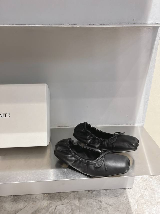 The latest summer hit Fendi sandals, original counter genuine, fabric: first lay
