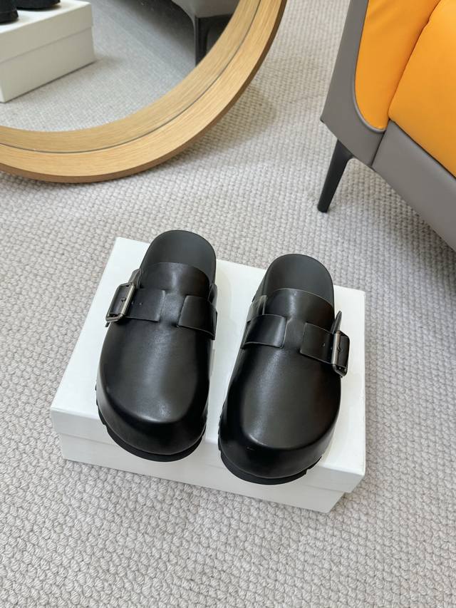 Chanel's new Mary Jane shoes for summer 2025 are here! This pair is really a cla