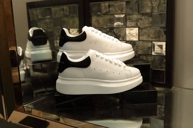25 new burst crack spray color series Alexander Mcqueen McQueen classic sports c
