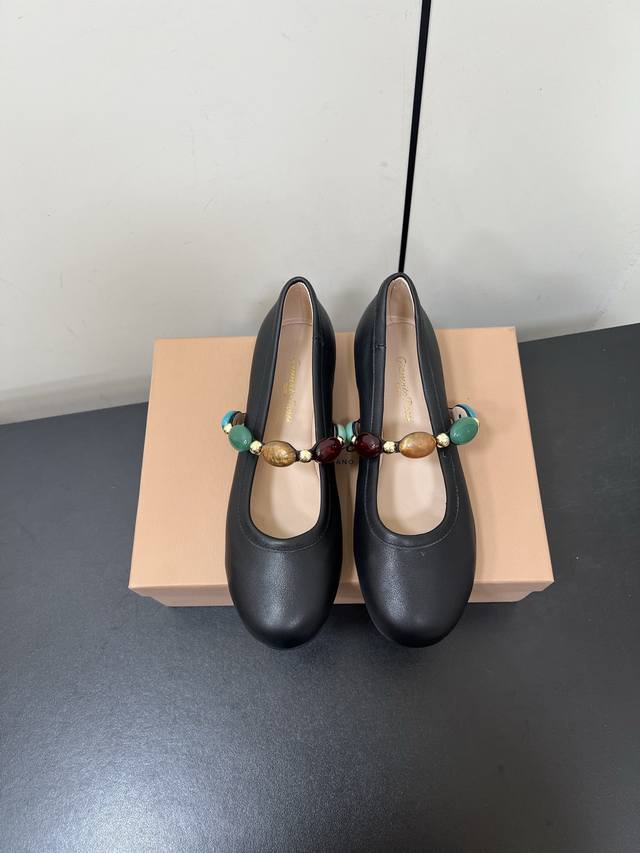 2025Lanvin's latest winter fashion show Curb series casual sports shoes, the off