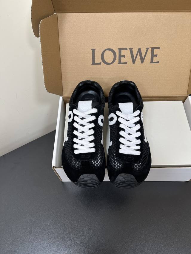 Miu Miu's new retro thick-soled white canvas shoes, the simple design with the o