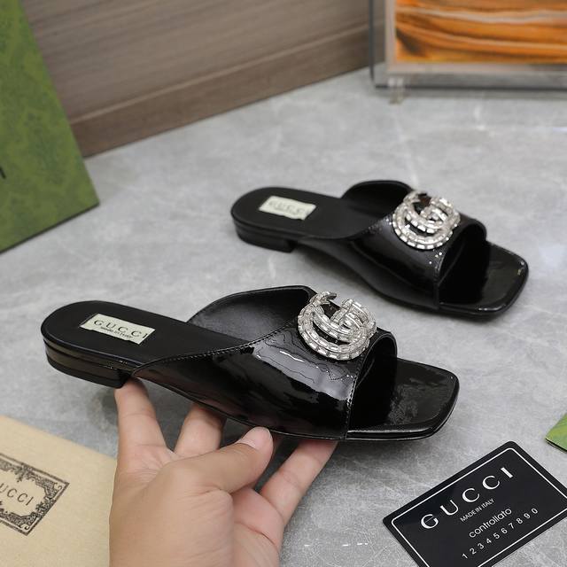 Flat bottom, mid heel Loewe 25Ss new summer button design flip-flops kitten heel