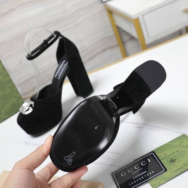 Factory Price P Dior Dway Striped Embroidered Sandals This Dway sandal is stylis