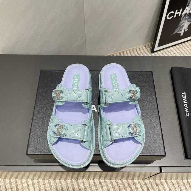 Chanel's latest spring and summer thick-heeled fashion shoes Many internet celeb