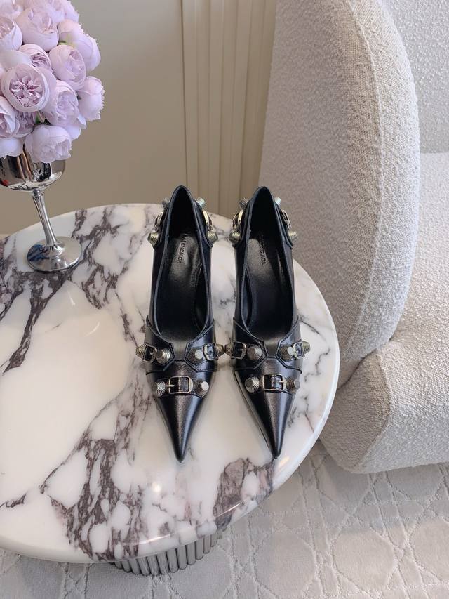 Dior 2025 Spring and Summer New Products Steel Stamped Letter Logo Single Shoes