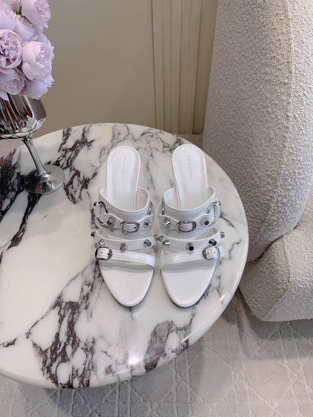 Dior 2025 Spring and Summer New Products Steel Stamped Letter Logo Single Shoes