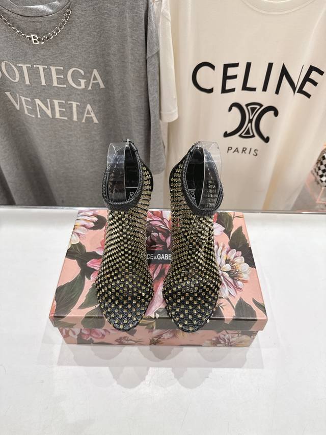 female and male Fendi Match Ss25 new color F's classic skateboard shoes 25 new c