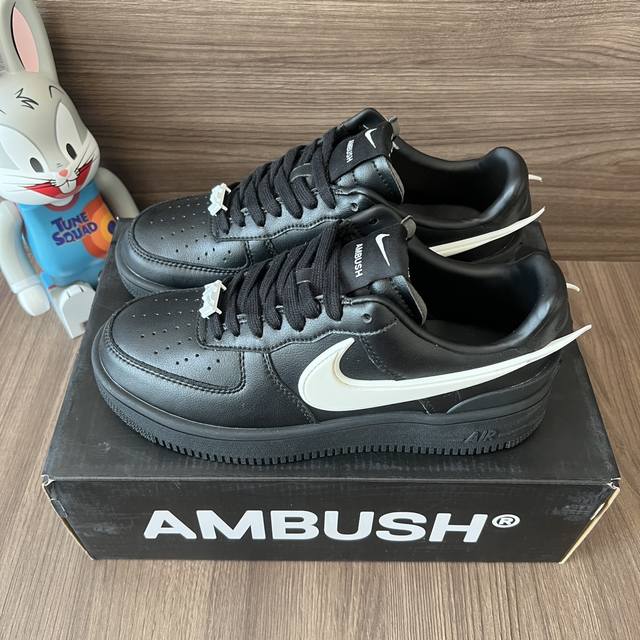 The latest Star series from the Dior dad shoe show This R Star dad sneaker is a