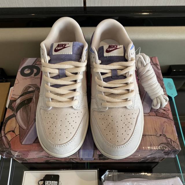 Valentino classic. This is a stylish item that all internet celebrities love to