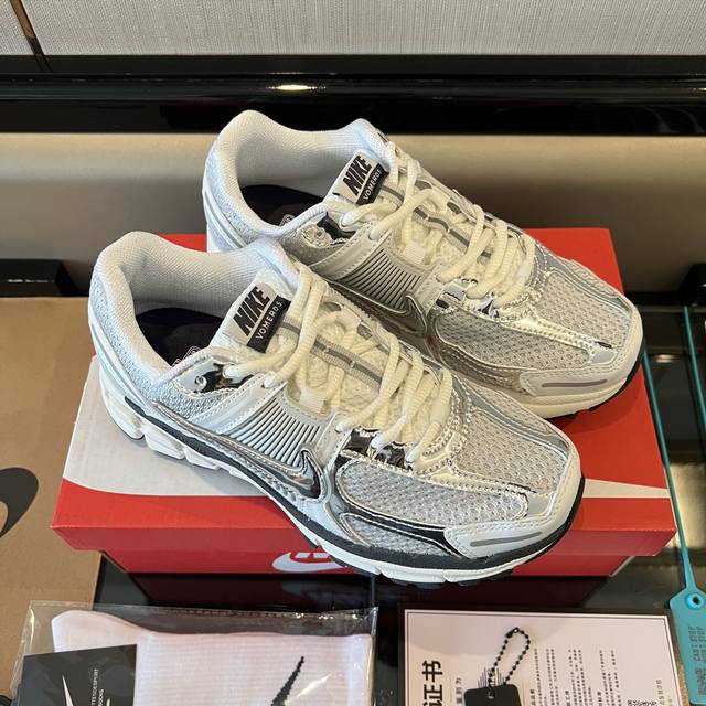 Balenciaga The only thing that separates you from a celebrity is this pair of Ba