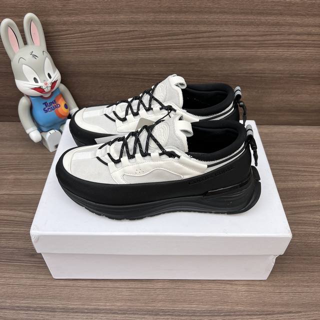 Margiela's 2025 spring and summer new models are launched in the counter. The la