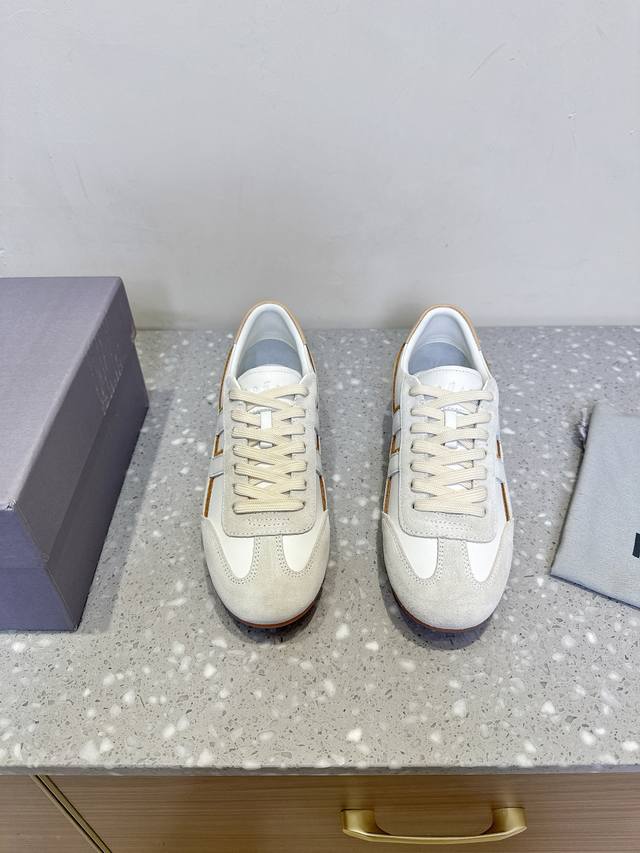 F154 Loewe's latest model for early summer 2025, available at the counter at the