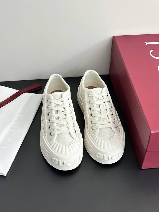 Classic style * 25C Spring and summer classic slippers! Beach shoes are all the