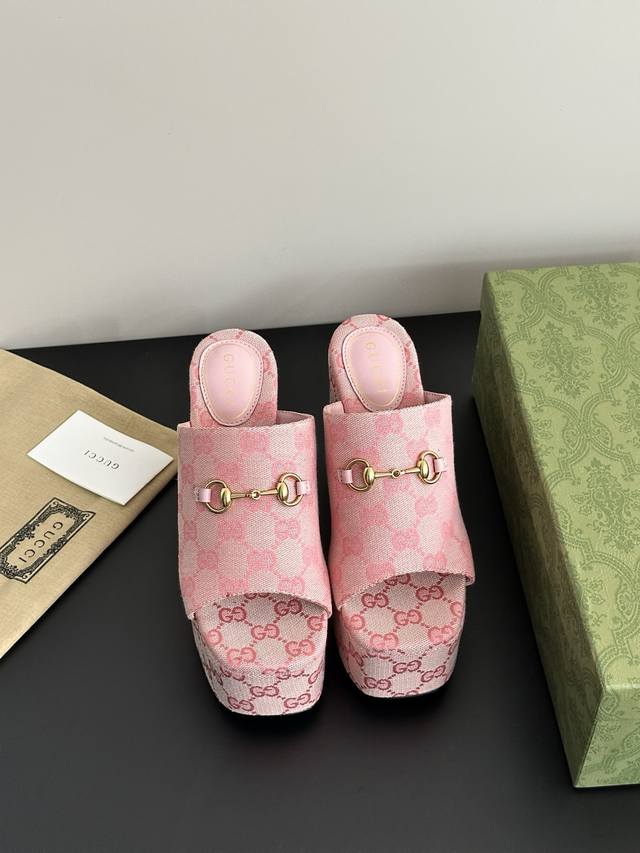 Celine 2025 new straw embroidered Arc de Triomphe logo flat sandals, raw rubber