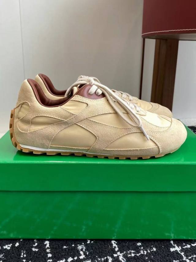 Pearl style Alaia catwalk style ballet flats! sweet and cool ballet style, a ver