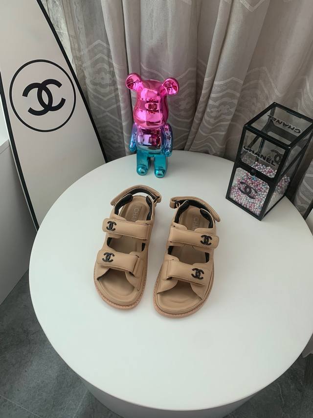 High quality factory! Top quality Celine Celine 25 Spring and Summer embroidered