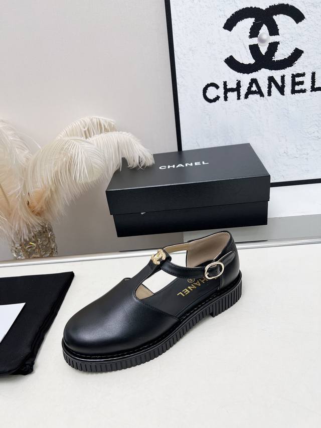 High quality factory! Celine's latest retro and fashionable straw upper Roman sa