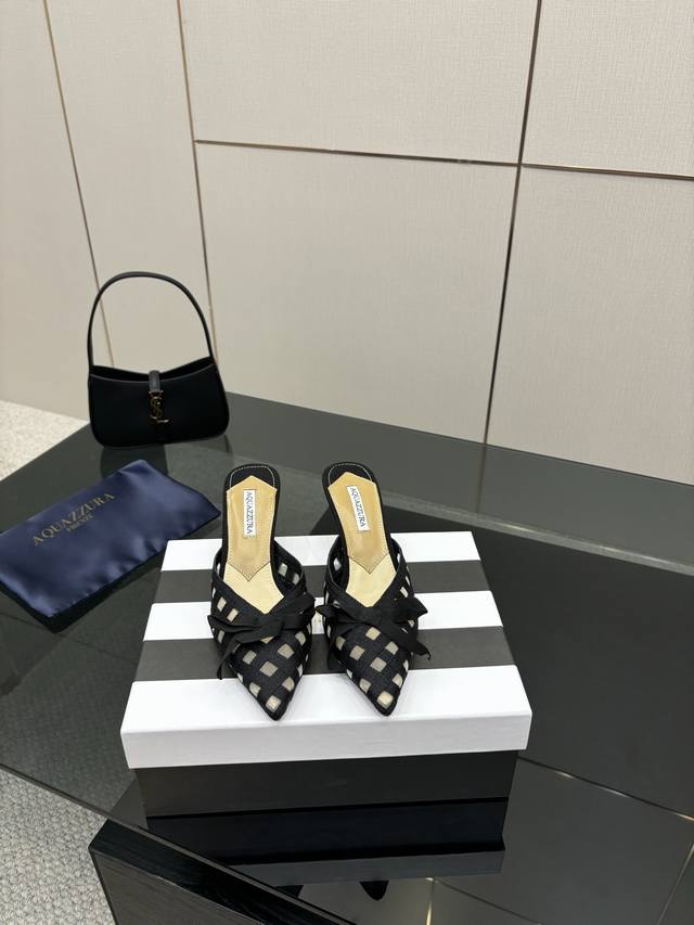 Valentino new Mary Jane ballet shoes Michele series. The contrasting color desig