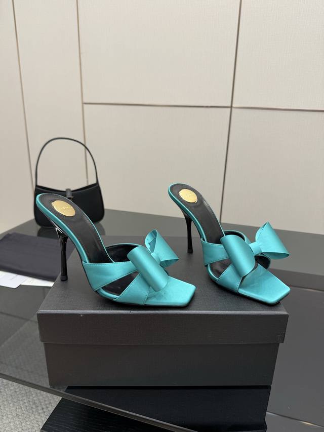 Top version of Valentino early autumn new model, exclusive new release, the uppe