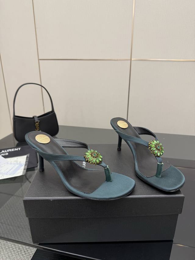 Chanel four seasons canvas shoes, a large number of stocks are available for sal